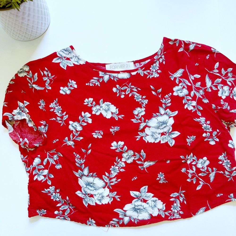 Forever 21 - Floral crop top with crossed back